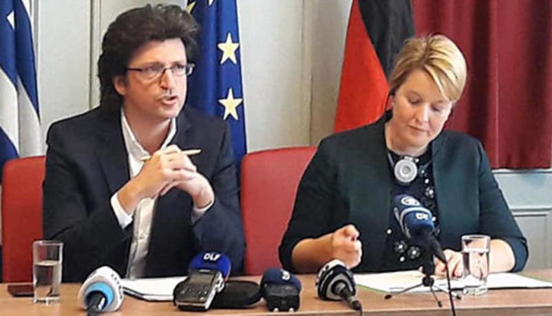 Pafsanias Papageorgiou und Dr. Franziska Giffey  bei der Unterzeichnung des Abkommens über ein Dt.-Griech. Jugendwerk