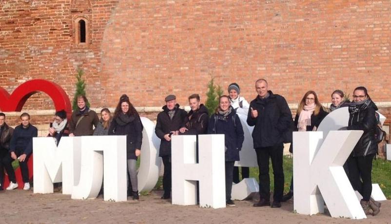 Gruppenfoto an der Smolensker Mauer