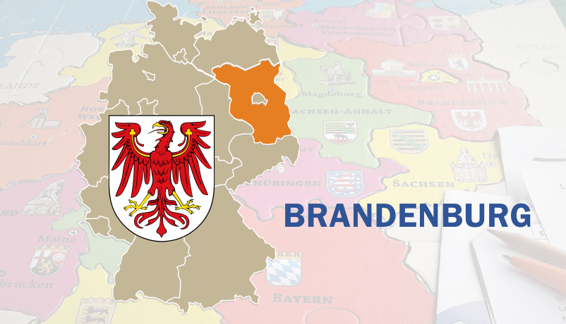Deutschlandkarte mit hervorgehobenem Land Brandenburg Bayern und brandenburgischem Landeswappen