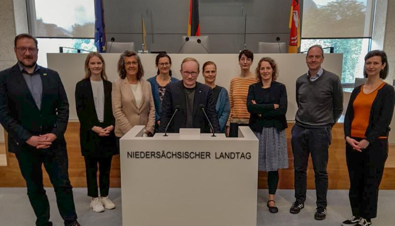 Austausch macht Schule trifft MdL Lasse Weritz im Landtag Niedersachsen