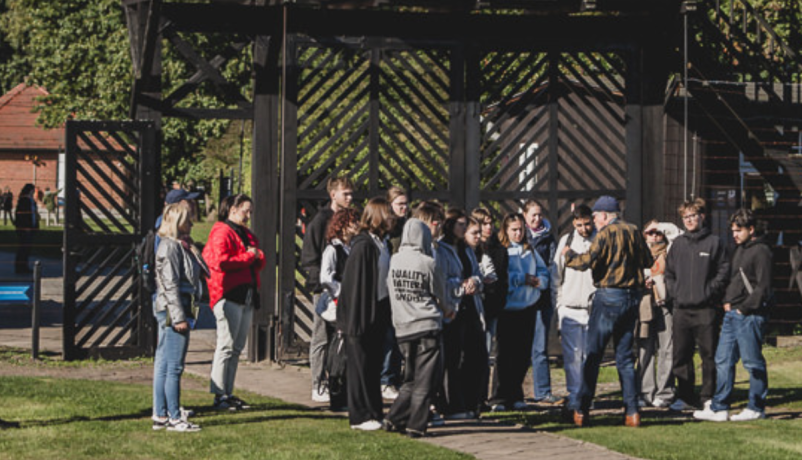 Führung in einer Gedenkstätte im Rahmen eines deutsch-polnischen Bildungsprojekts