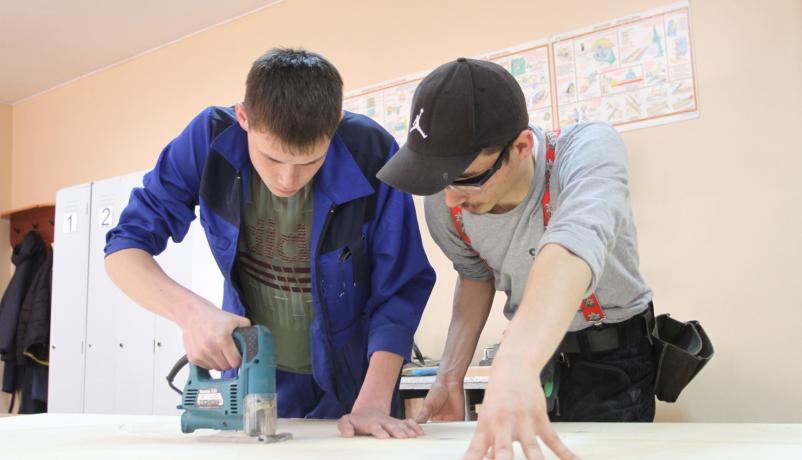 Gemeinsames Lernen und Arbeiten beim Berufsschüleraustausch Pforzheim-Irkutsk