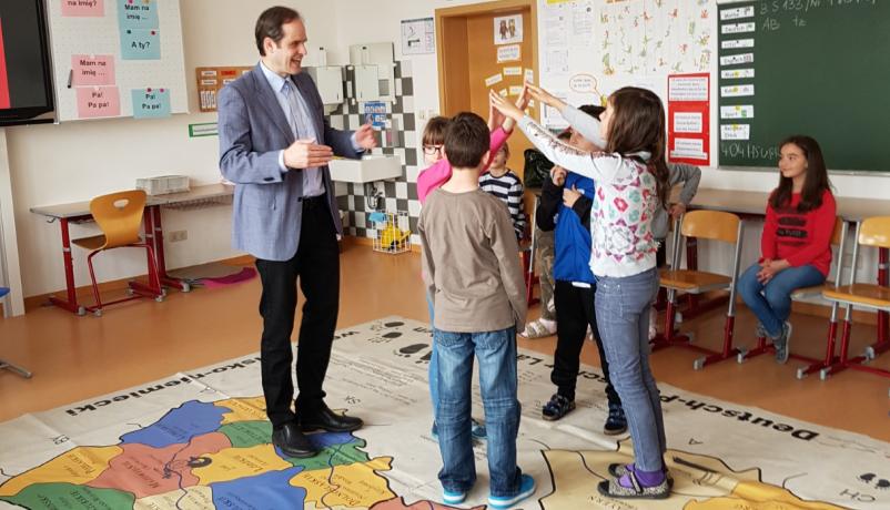 Spielerisch die Geografie der Nachbarländer kennenlernen Spielerisch die Geografie der Nachbarländer kennenlernen