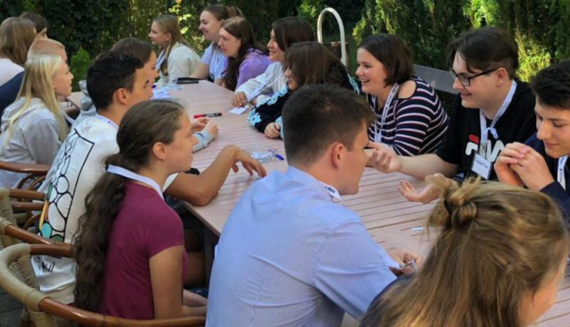 Jugendliche aus Deutschland und Tschechien im Austausch bei einem Projekt des Zukunftsfonds