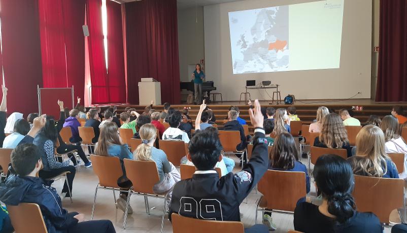 Osteuropa-Expert*innen besuchen Schulen in Berlin