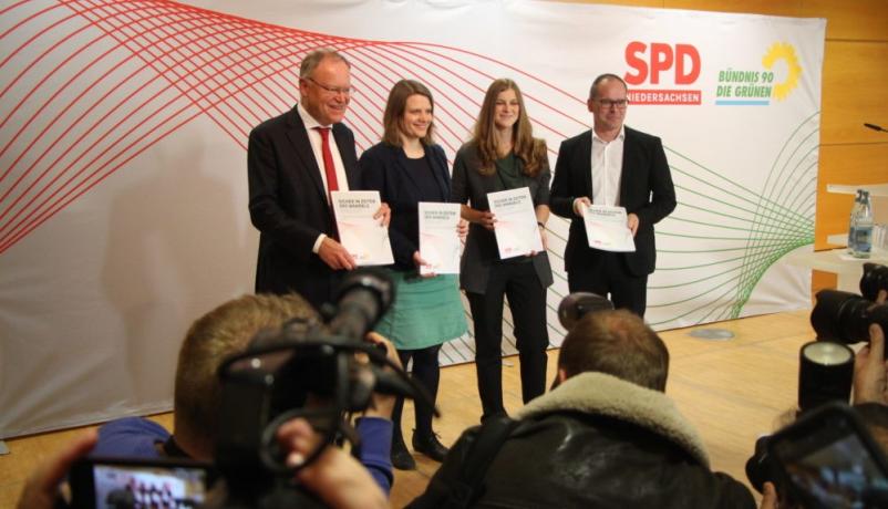 „Sicher in Zeiten des Wandels“ - Stephan Weil und Grant Hendrik Tonne (SPD) und Anne Kura und Julia Willie Hamburg (Bündnis90/Grüne) präsentieren den Koalitionsvertrag für die kommende Legislaturperiode