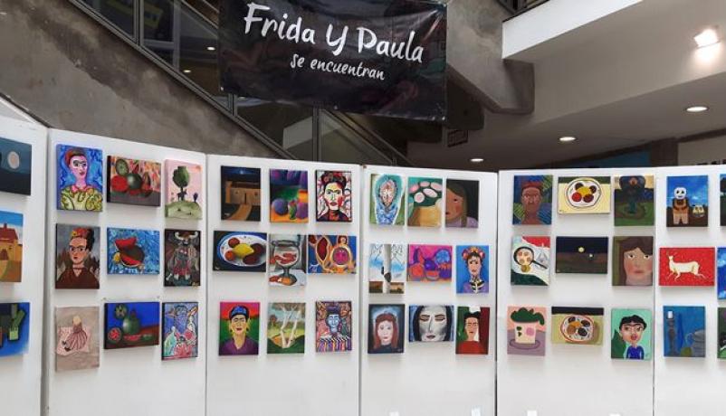 Ausstellung mit Schülerbildern – inspiriert von Frida Kahlo und Paula Modersohn-Becker Ausstellung mit Schülerbildern – inspiriert von Frida Kahlo und Paula Modersohn-Becker