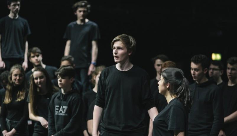 Theaterprojekt "Sag mir, wo die Blumen sind" Theaterprojekt "Sag mir, wo die Blumen sind"