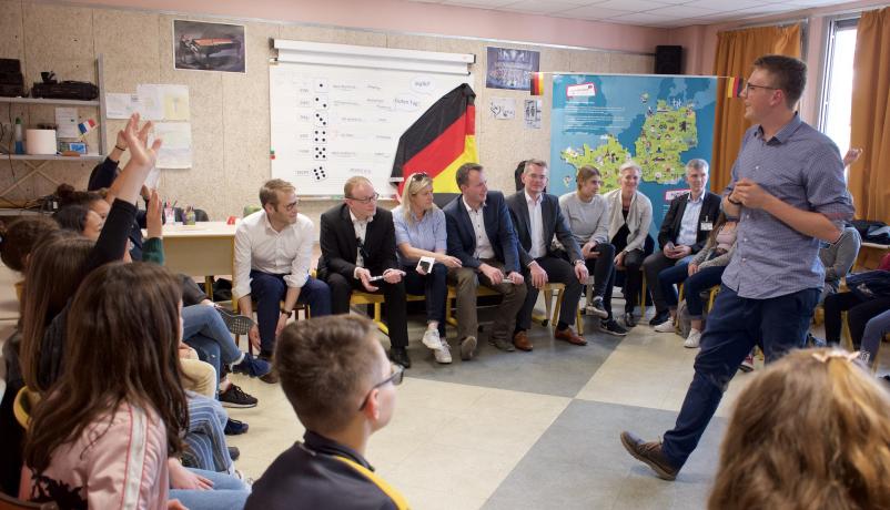 Teilnehmende der Inforeise erleben mobiklasse-Sprachanimation hautnah Teilnehmende der Inforeise erleben mobiklasse-Sprachanimation hautnah