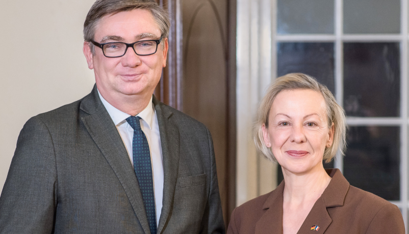 Pascale Trimbach und Tobias Bütow, Leitung des DFJW