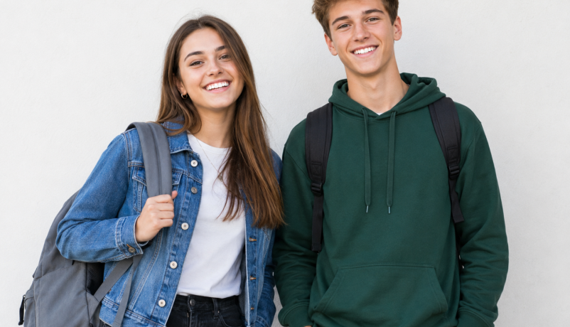 Zwei Jugendliche, Teilnehmende an einem individuellen Schüleraustausch 