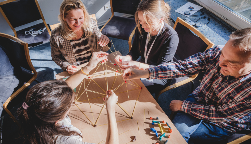 Teilnehmende beim DPJW-Austauschlabor bei einer Übung