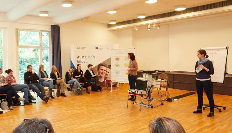 Weiterbildung des PAD zu internationalem Austausch für Lehrkräfte an Grundschulen Weiterbildung des PAD zu internationalem Austausch für Lehrkräfte an Grundschulen