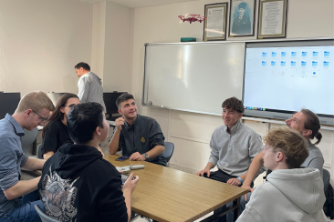 Schüler:innen testen Drohnen im internationalen Team