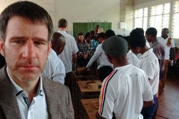 Matthias Pieper zu Besuch in der Escola Secundária Quisse Mavote, einer Sekundarschule in der Hauptstadt Maputo