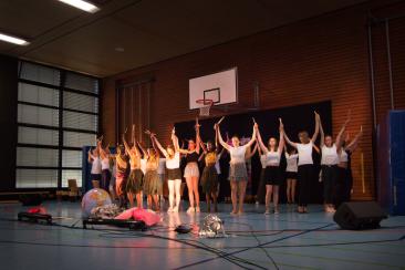 Das Projekt „Sosolya Undugu Dance Acamdey“ zu Gast am ETA Hoffmann Gymnasium