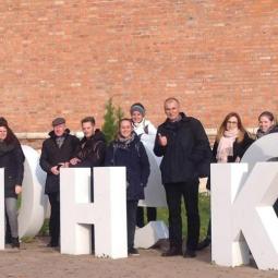 Gruppenfoto an der Smolensker Mauer