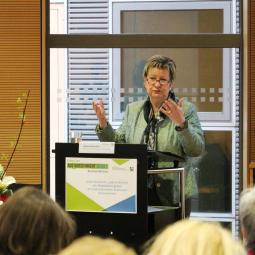 NRW-Schulministerin Löhrmann eröffnet Regionalkonferenz