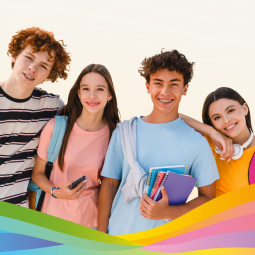 Vier Jugendliche mit Schulmaterialien als Motiv für Schule Global