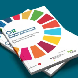 Exemplare des neuen Orientierungsrahmens Globale Entwicklung – Bildung für nachhaltige Entwicklung für die Gymnasiale Oberstufe