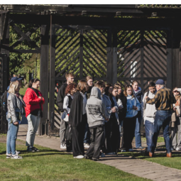 Führung in einer Gedenkstätte im Rahmen eines deutsch-polnischen Bildungsprojekts