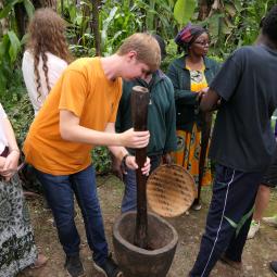 Besuch der Partnerschule in Tanzania und den am Projekt beteiligten Kaffebauern